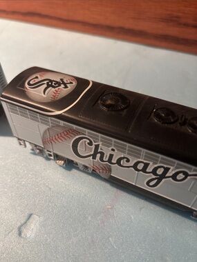 Hawthorne Village HO scale Chicago White Sox engine and caboose